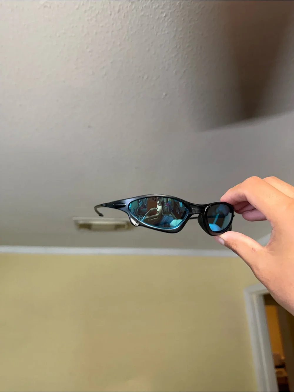 Black Frame Blue Mirrored Lens Women's Sunglasses Oakley